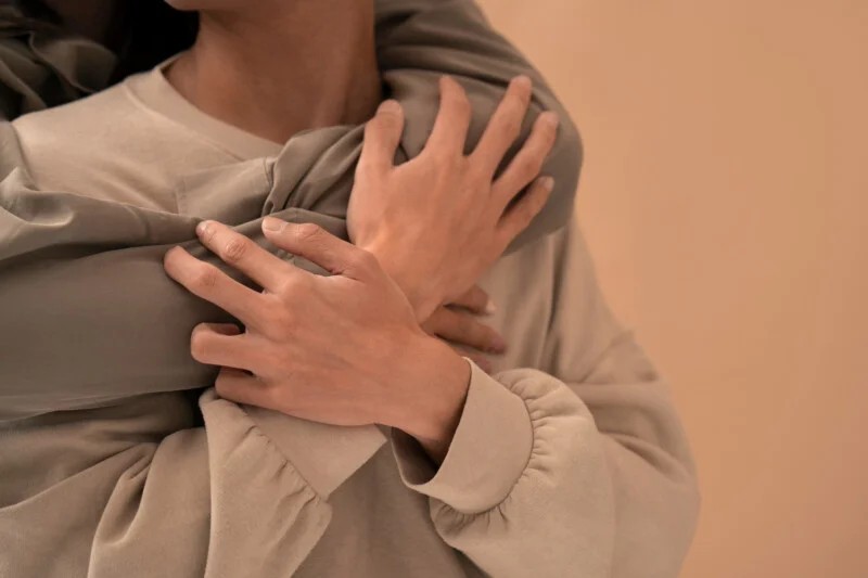 Часто позіхаю і не вистачає повітря: причини, механізми та реальні способи допомогти собі