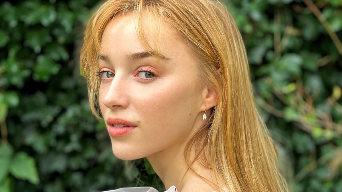 Дафна Бріджертон: від дебютантки до герцогині в світі регентської романтики