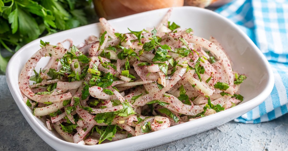 Рецепт маринованої цибулі: хрумка кислинка для шашлику, салатів і не тільки