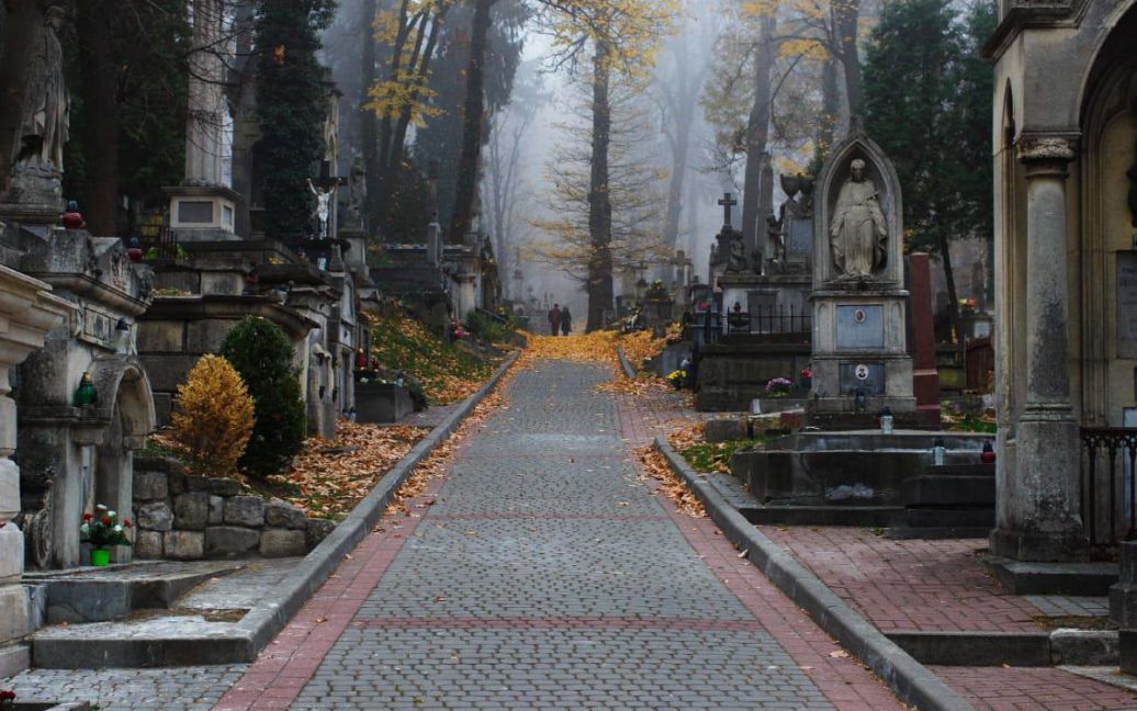 що не можна робити на кладовищі